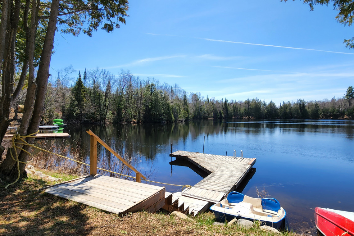 Vezeau Chalet Peaceful Waterfront Getaway