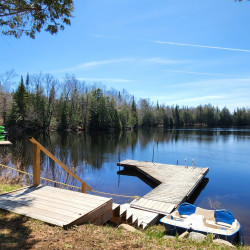 Vezeau Chalet Peaceful Waterfront Getaway