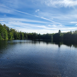 Vezeau Chalet Peaceful Waterfront Getaway