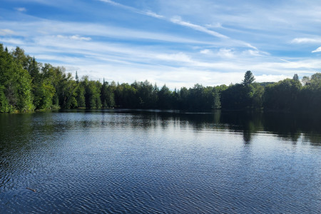 Vezeau Chalet Peaceful Waterfront Getaway