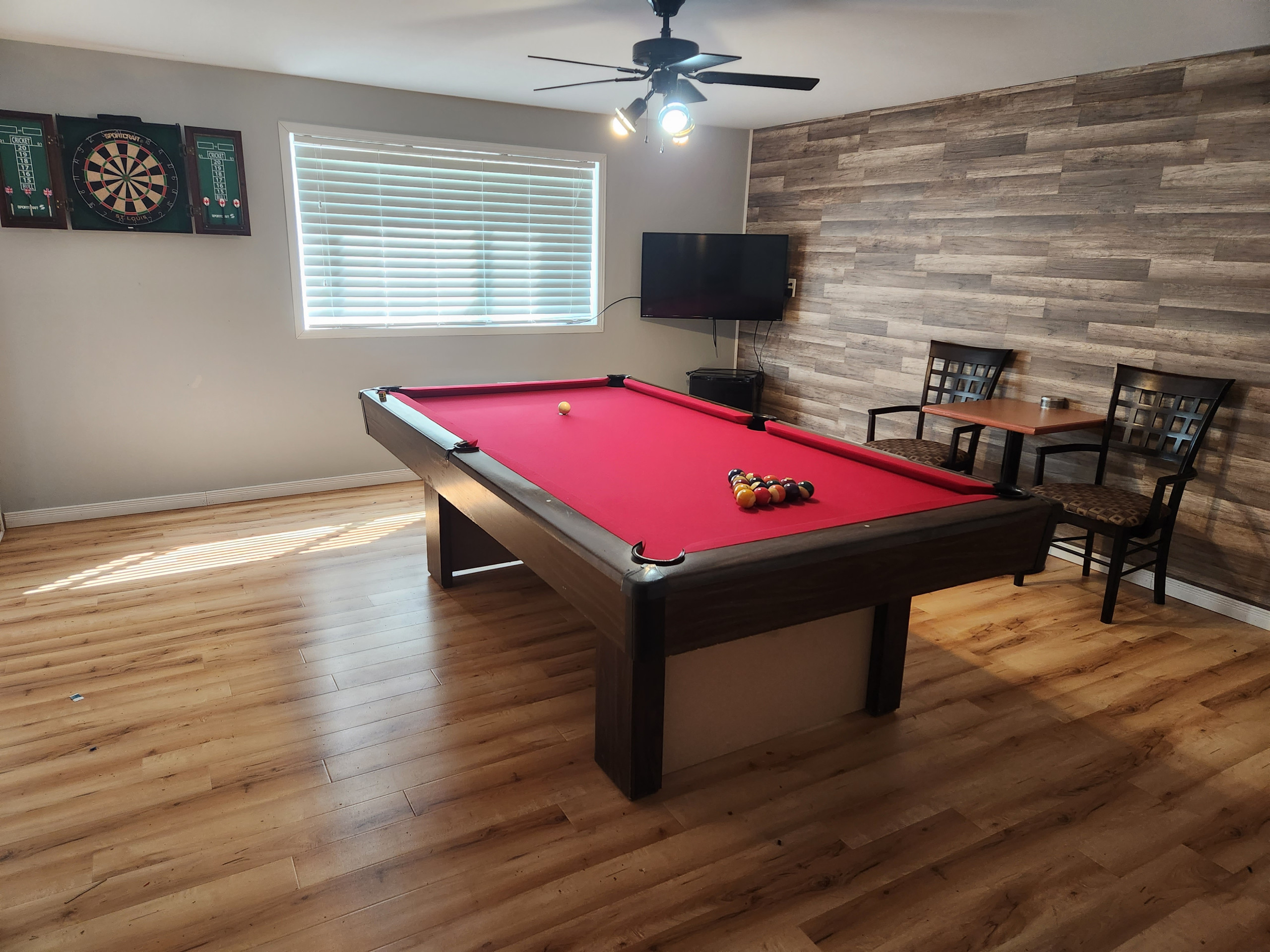 Vezeau Chalet Peacefull Waterfront Getaway - Games Room